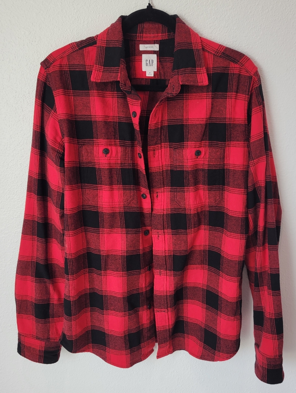 Gap Untucked Men’s M Red Black Plaid Flannel‎ Shirt Classic Lumberjack Cozy